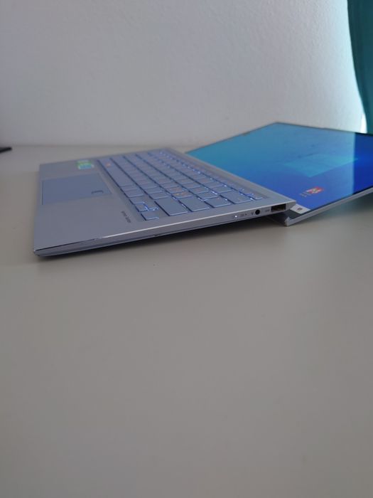 Asus Zenbook UX 392F • i7-8th gen• 16gb RAM • cu sticla de la Touch Screen Sparta/fisurata