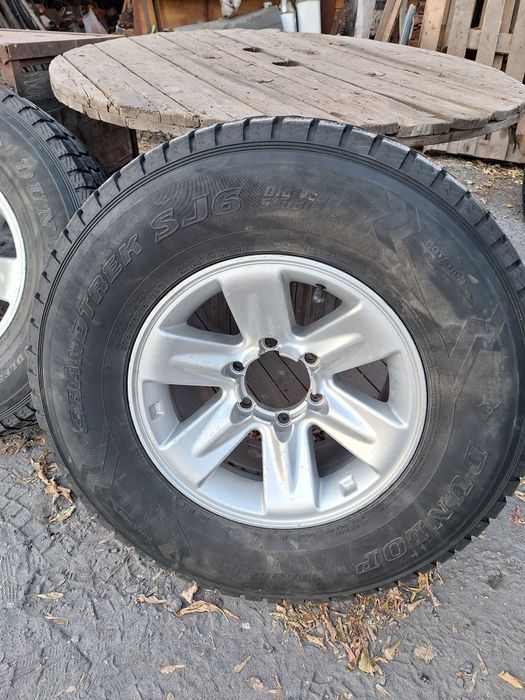Продам шины с дисками,  можно без дисков.