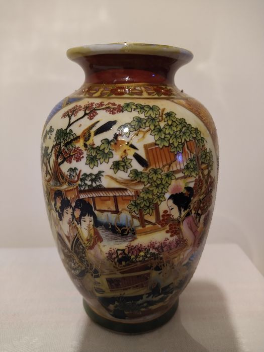 Фарфоровая ваза..