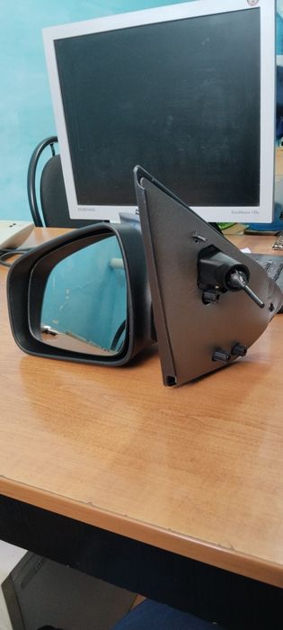 На Рено Логан боковой зеркала