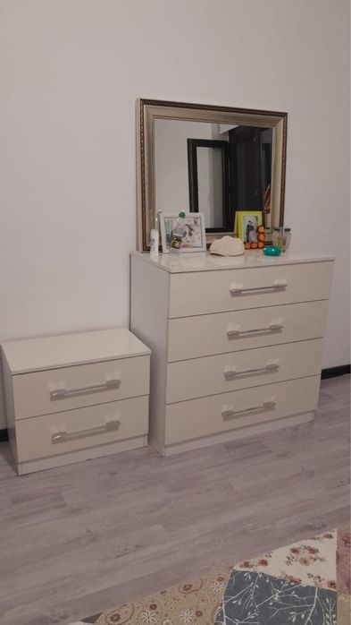 Спальный гарнитур б/у в отличном состояний