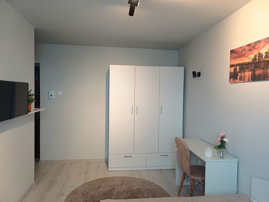 Închiriez garsoniera zona Rogerius