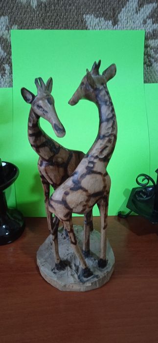 Игрушки:Жирафы деревянные,ручная работаКоляска игрушечнаяКукла говорящ