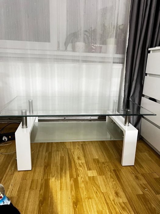 Vand masuta din sticla