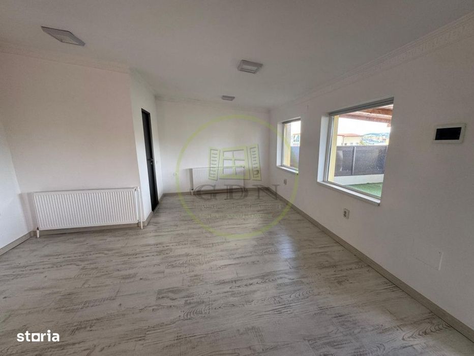 Inchiriere casa pentru birouri + 4 garaje, P-ta Cipariu