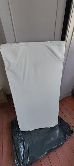 Patut pliabil +saltea +protecție saltea in stare impecabilă, ca nou