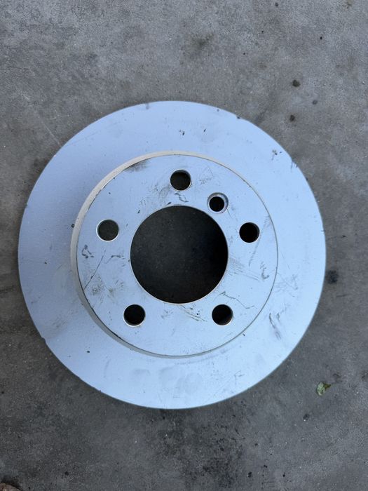 Чисто нови дискове BMW