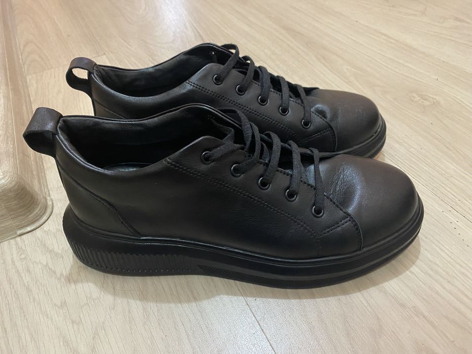 Български кожени обувки/сникърси