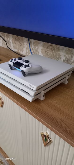 Playstation 4pro 1 ТБ  с подпиской DELUXE & EA PLAY