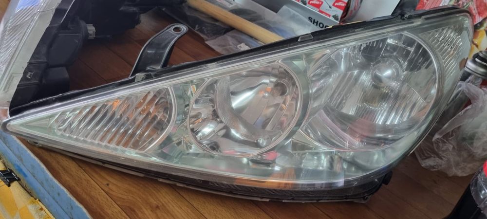 Фары рейсталинг Toyota Estima