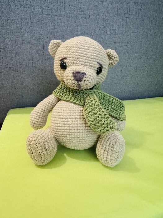 Детски книжки и плетени играчки