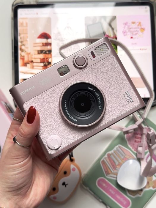 продам Instax Mini Evo в розовом цвете
