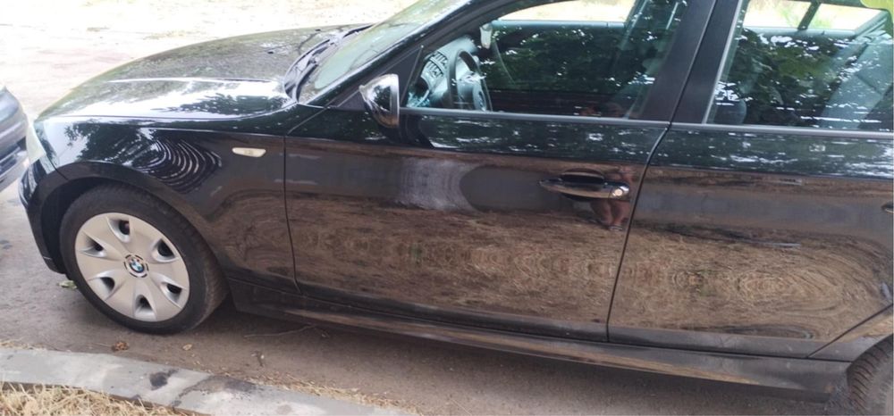 Vand BMW 116i an 2007 culoare negru
