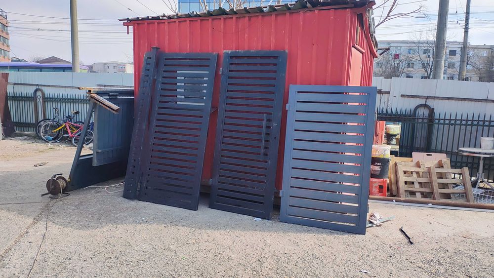 porti, garduri, poarta pietonala metal