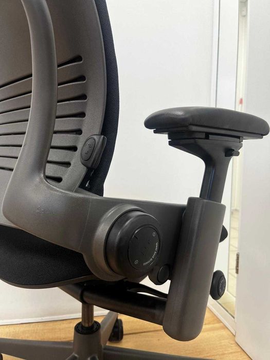 Refurbished Steelcase Leap V2