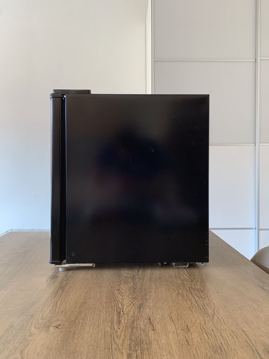 Хладилник Мини Бар Russell Hobbs (много качествен, нов) 43L