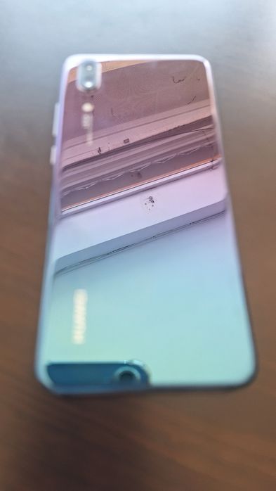 Смарт телефон HUAWEI модел EML-L29 Хамелеон