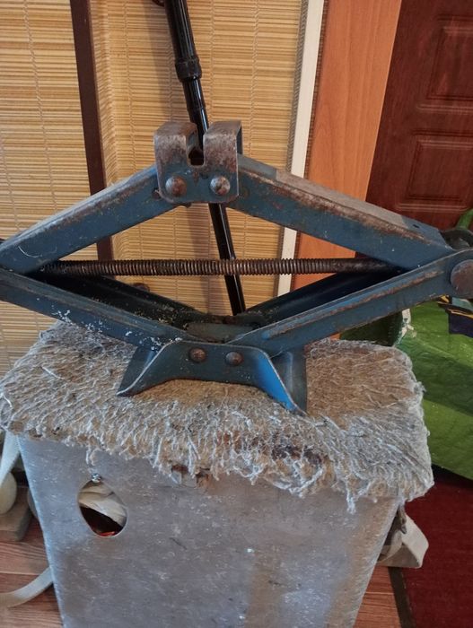 Продам домкрат для автомобиля