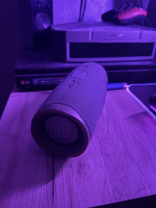 Vand boxe jbl charge 4