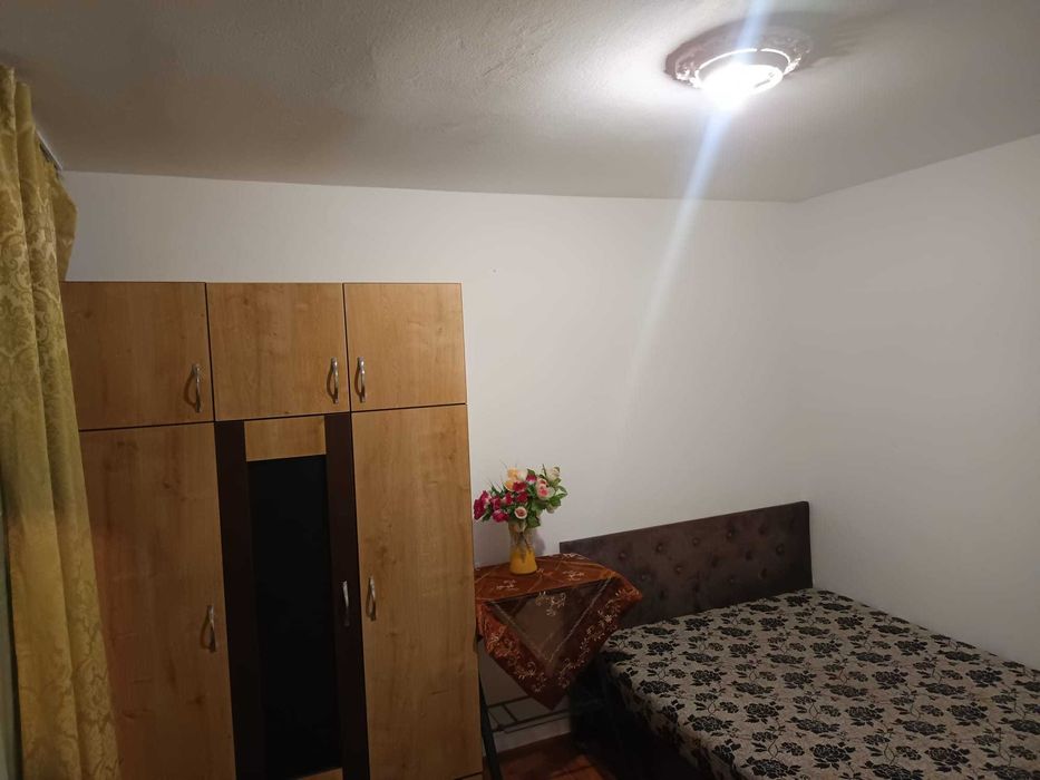 Închiriez apartament 2