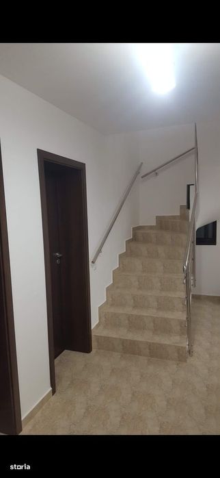 Casa cu 5 camere, curte și aer condiționat