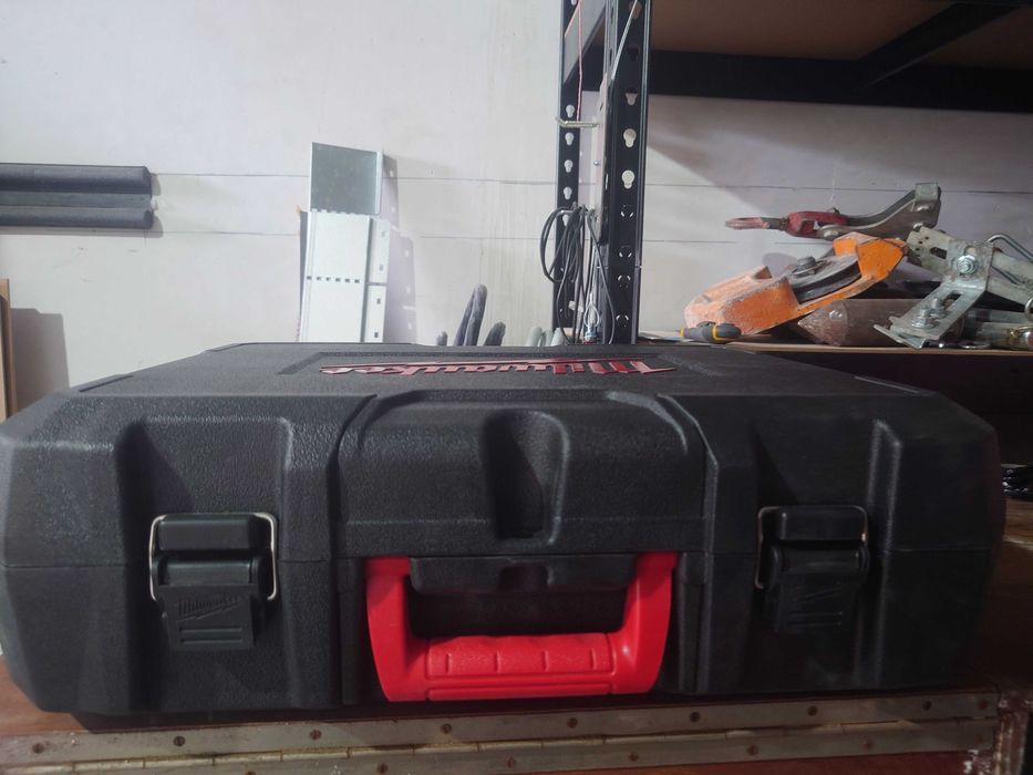 Куфар Milwaukee от лазерен нивелир