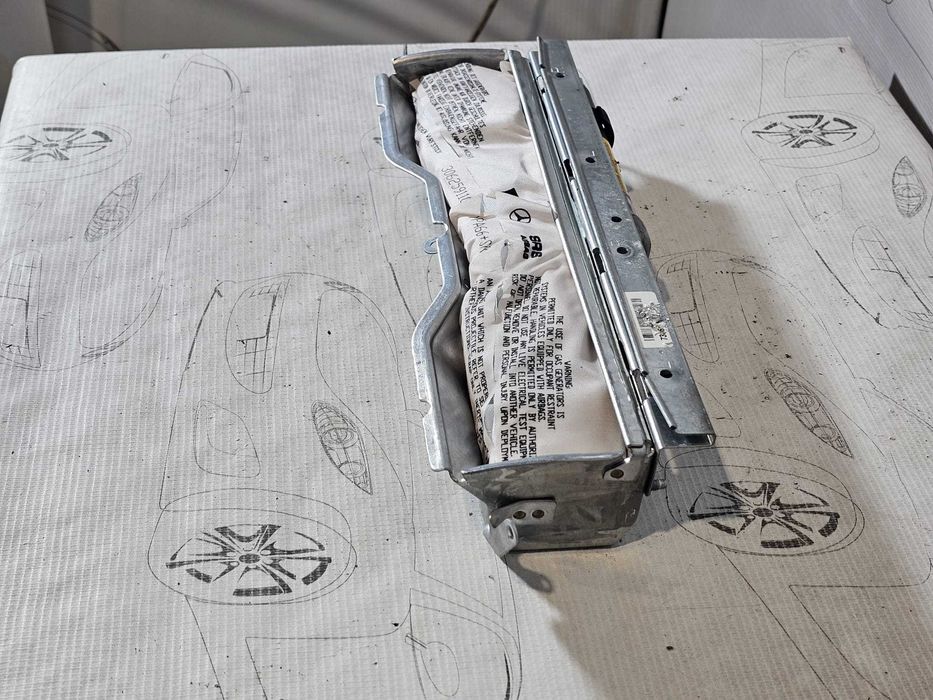 Airbag genunchi șofer Mercedes-Benz C-Class W204 2011 C 250 CDI 150kW Cod OEM: 306026999, A2048602002 (5E3)