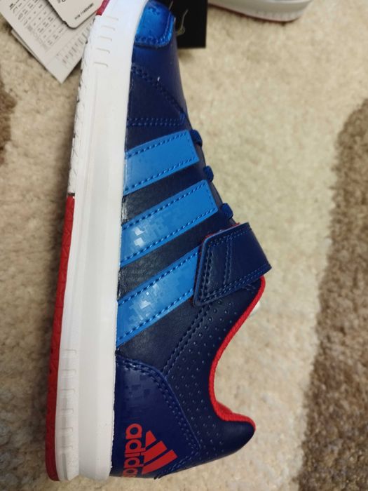 Маратонки Адидас, ном.33, 49 лв.с ластик и лепенка