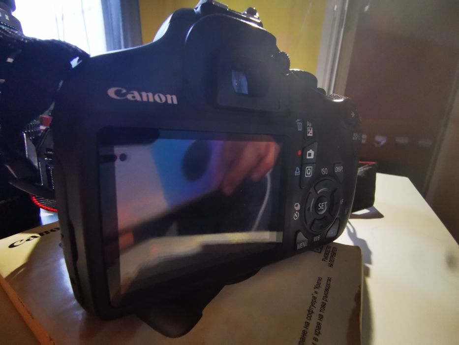 Canon 1100 D + 2 обектива