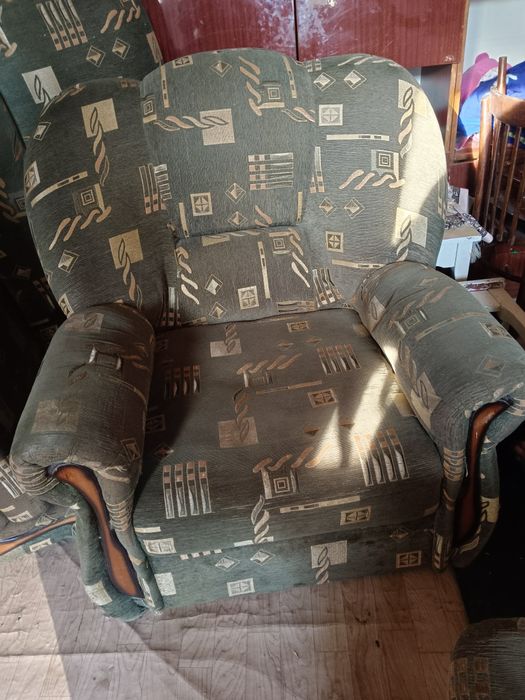 Продам диван с креслами