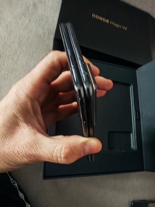 Honor Magic V2 black, full box, garantie, arata si functioneaza f bine ...
