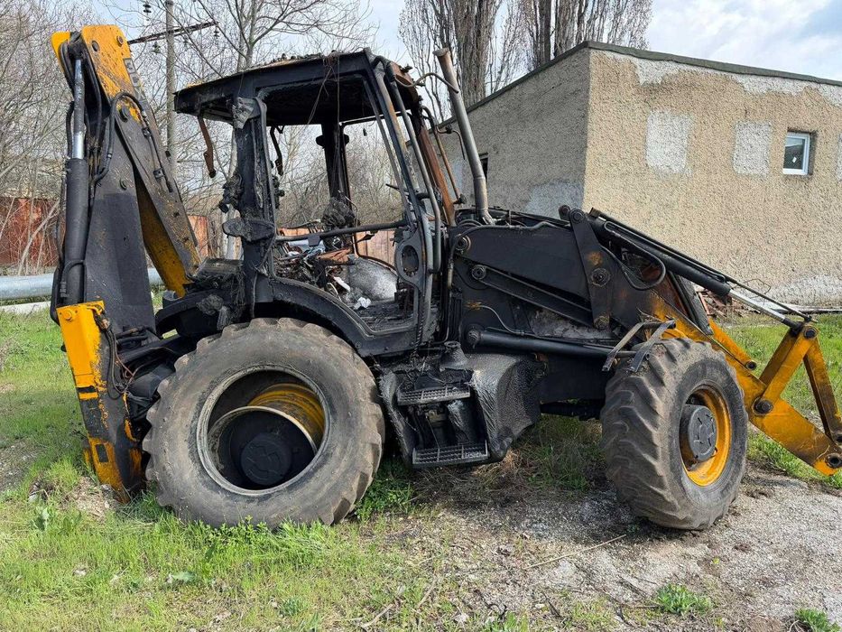 Продавам комбиниран багер JCB 3CX