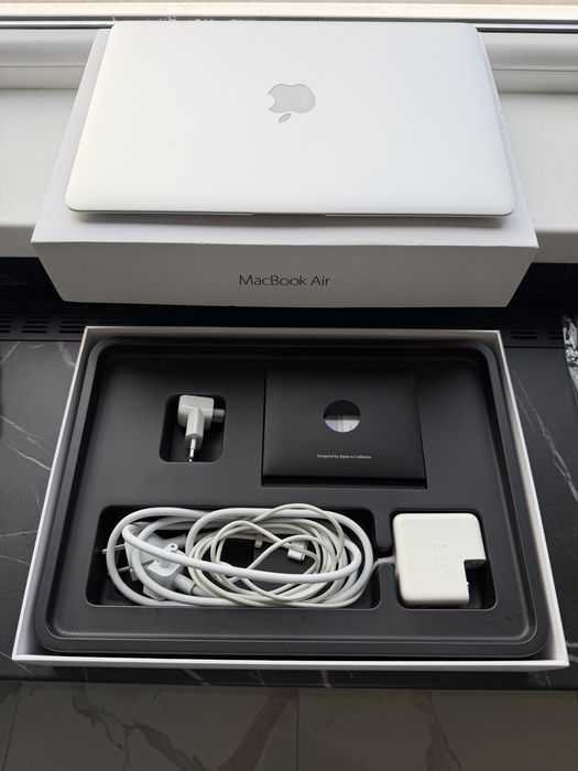 Apple MacBook Air 2017 Full Box