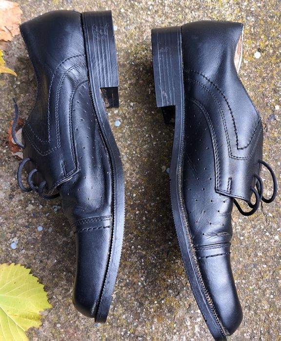 Мъжки черни обувки естествена кожа.