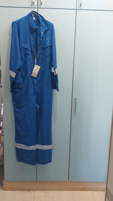 Продам  куртку+3 комбинезона