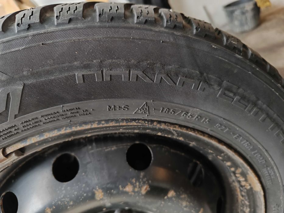 Продам зимние шины с дисками
