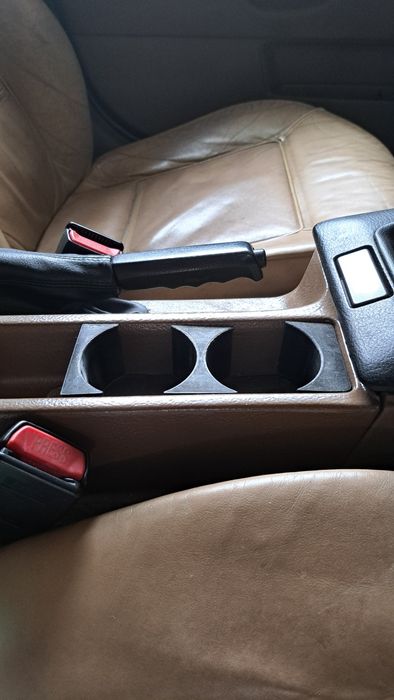 Cupholder поставка за чаши за БМВ Е36