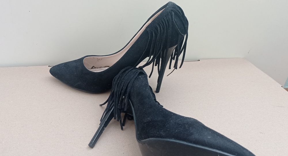 Обувки 39 номер носени  четири чифта