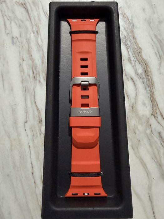 Продавам каишка за Apple Watch NOMAD Rocky Point