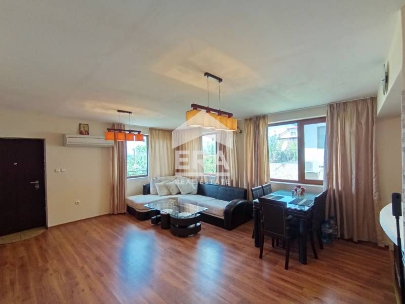 Къща на 3 километра от плажа и с изглед към залива на Слънчев Бряг