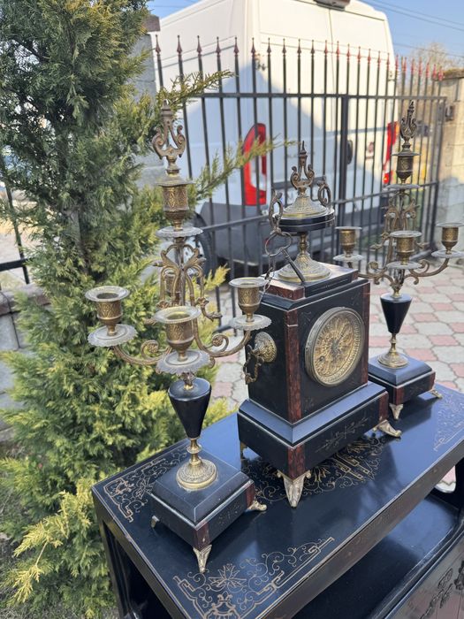 Ceas si doua sfesnice din marmura si bronz, stil napoleon III