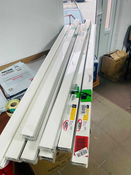 Plinta PVC Habengut, garnituri integrate pentru cabluri 50 mm, 1,5 m