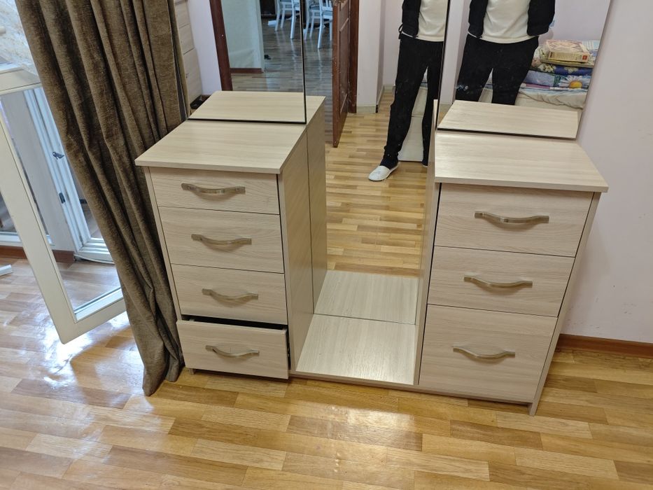 Тумбочка/комод с зеркалом