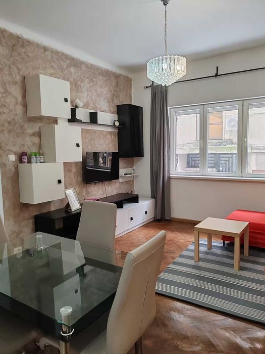 Zona Universitate Inchiriez apartament intrarea italiana