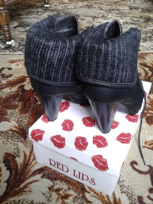 Продавам дамски боти