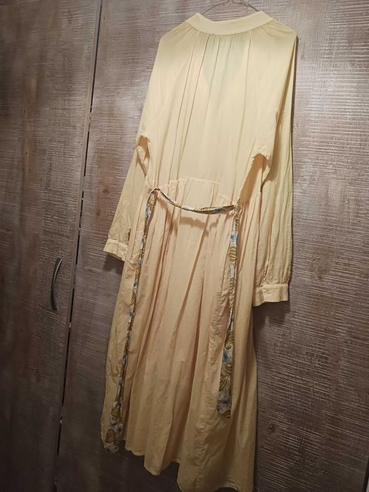 Бутикова рокля в жълто