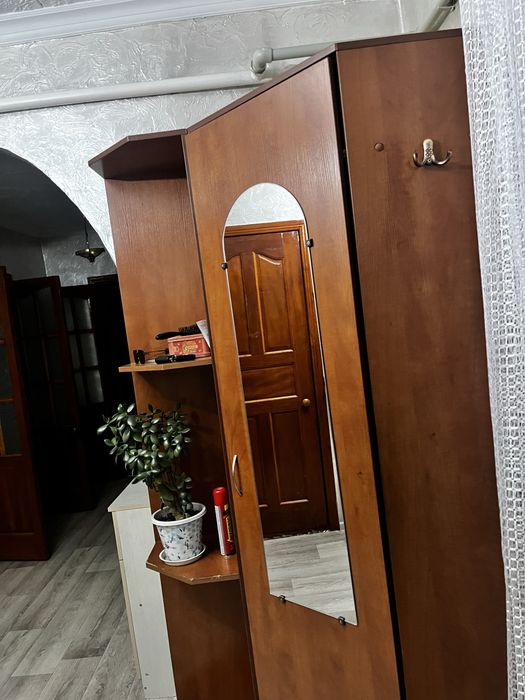 Продвется угловой шкаф для прихожой