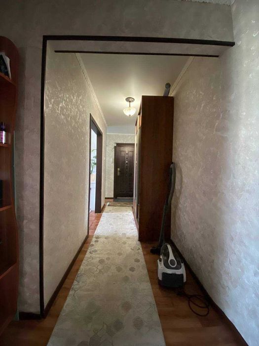 Продам 3-х улучшенной планировки район 8 мкр.