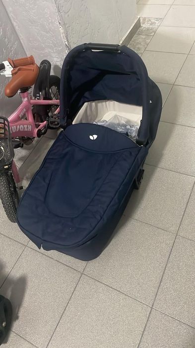 Продам коляску Joie в хорошем состоянии.