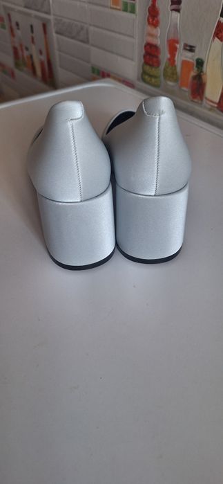 Продам женские туфли